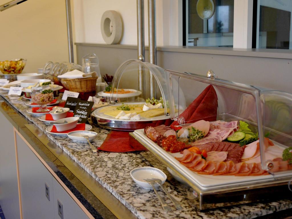 Business-Hotel Artes Хемниц Экстерьер фото