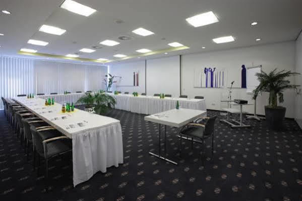 Business-Hotel Artes Хемниц Экстерьер фото
